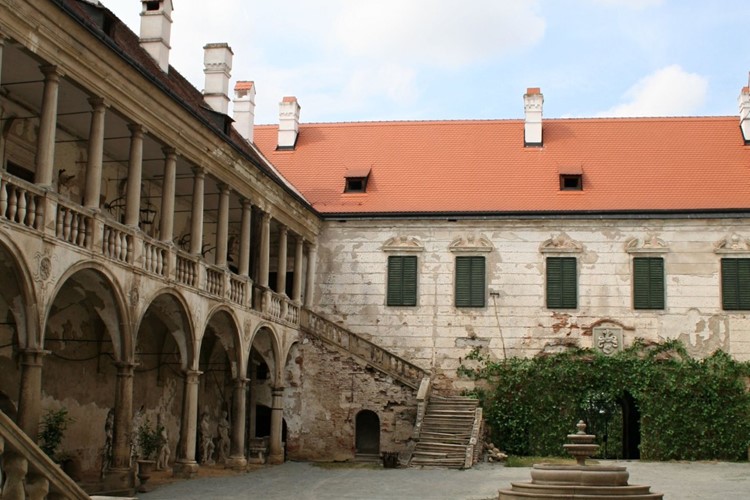 Zámek Uherčice je opět otevřen a voní pohádkovou atmosférou
