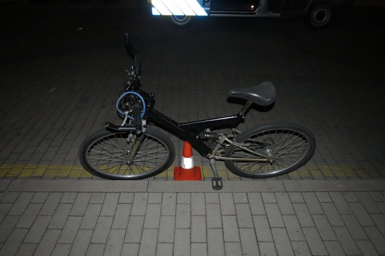 Opilá bourala na kole. Způsobila si lehká poranění