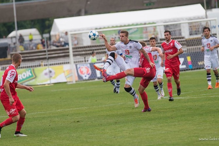 Východočeské derby mezi Hradcem a Pardubicemi vítěze nepoznalo