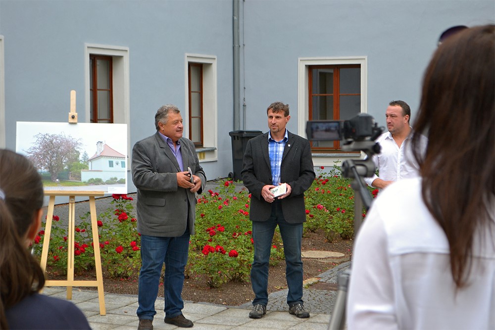 Místostarosta Zdeněk Mráz a vedoucí odboru životního prostředí Jaroslav Fliegel na vernisáži.