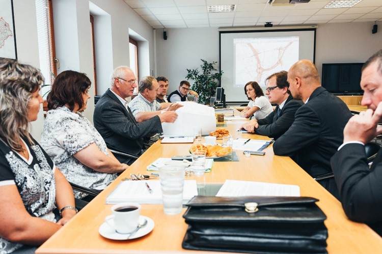 O výkupu pozemků v obci Časy se rozhodne v září