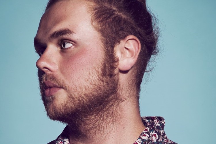 Švýcarský DJ a producent Manuel Fischer vystoupí na hudebním festivalu Shotgun