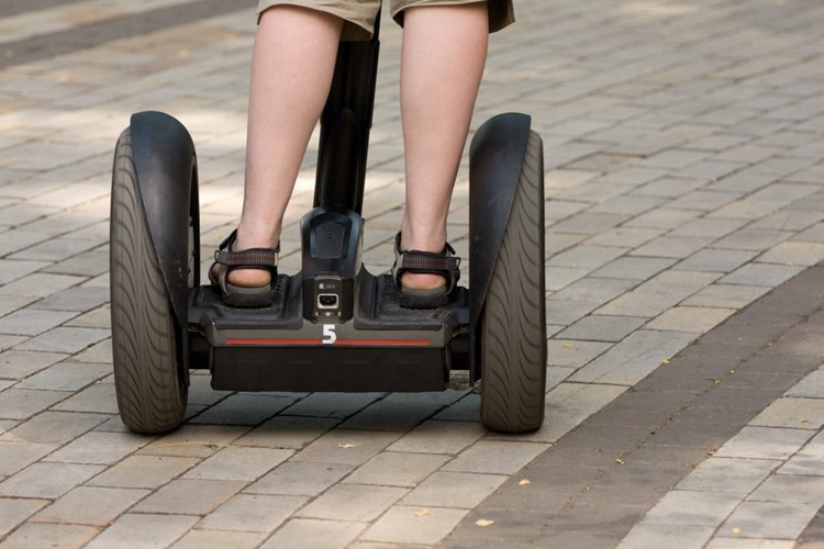 Praha rozšiřuje území, kde bude zakázána jízda na segwayích