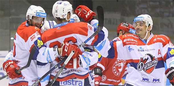 Pardubice porazily Třinec a slaví první výhru