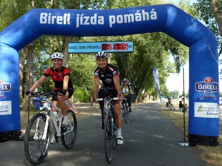 Manželé Ježkovi u Birell brány -  Praha - Trója1