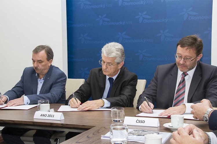 Olomoucký kraj povede koalice hnutí ANO, ČSSD a ODS. Jejich zástupci už podepsali koaliční smlouvu