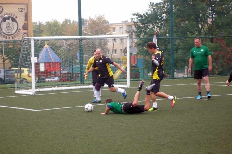 Do finále postupují Gamblers Most a FC Jeptišky