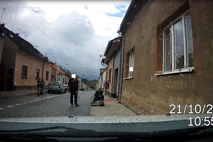 Občané zadrželi pachatele pokusu o loupežné přepadení