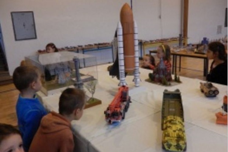 Navštivte výstavu papírových modelů a modelových železnic v Dubenci