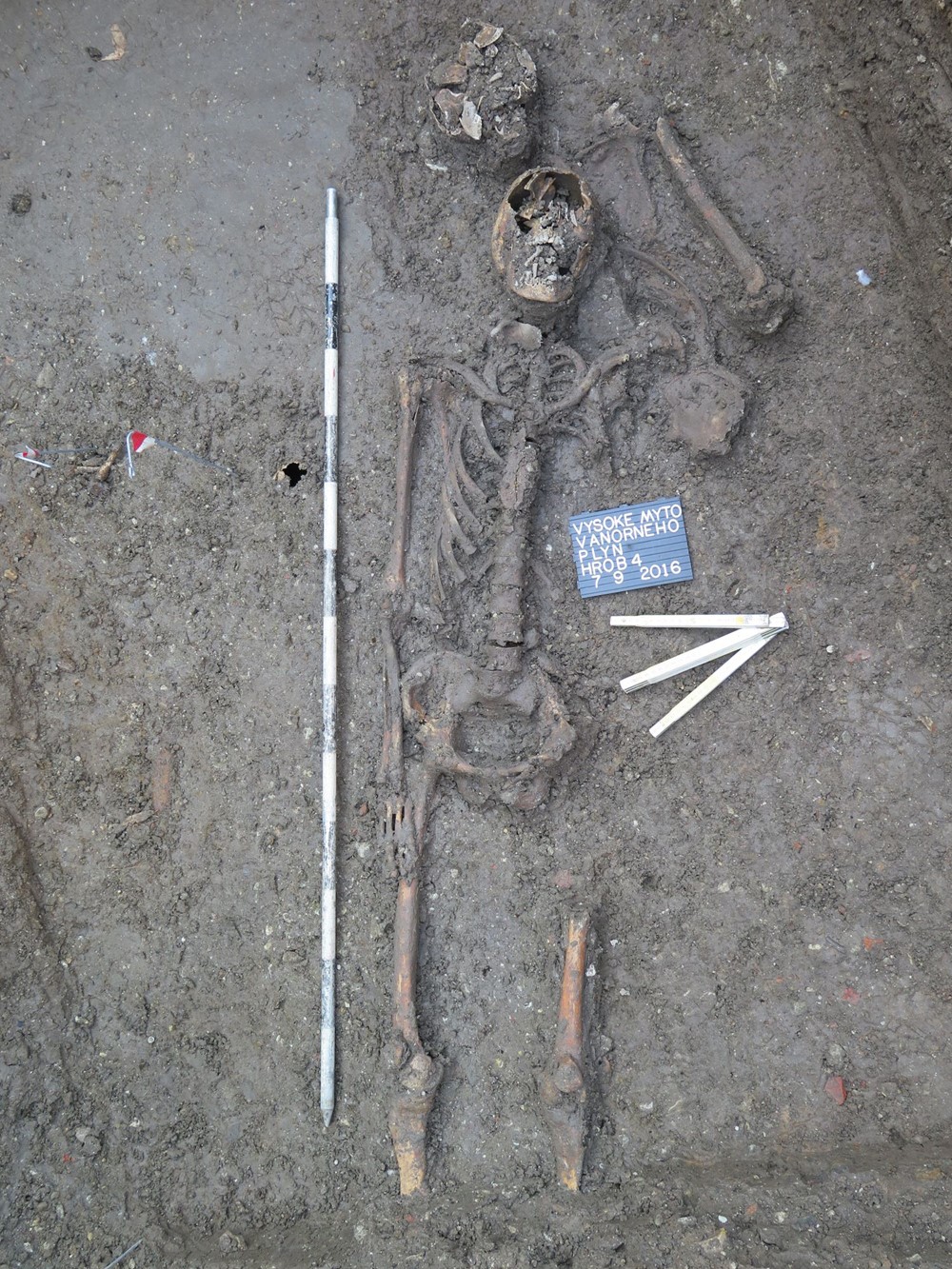 Den otevřených dveří na archeologickém výzkumu u kostela sv. Vavřince ve Vysokém Mýtě.