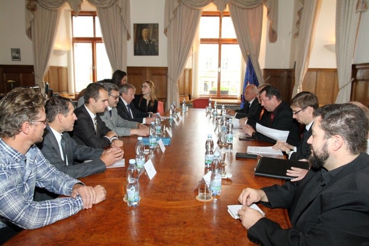 Ruští diplomaté mají zájem o vojenské památníky v Olomouci