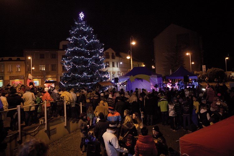 První adventní víkend bude v Semilech patřit jarmarku a slavnosti rozsvěcení vánočního stromu
