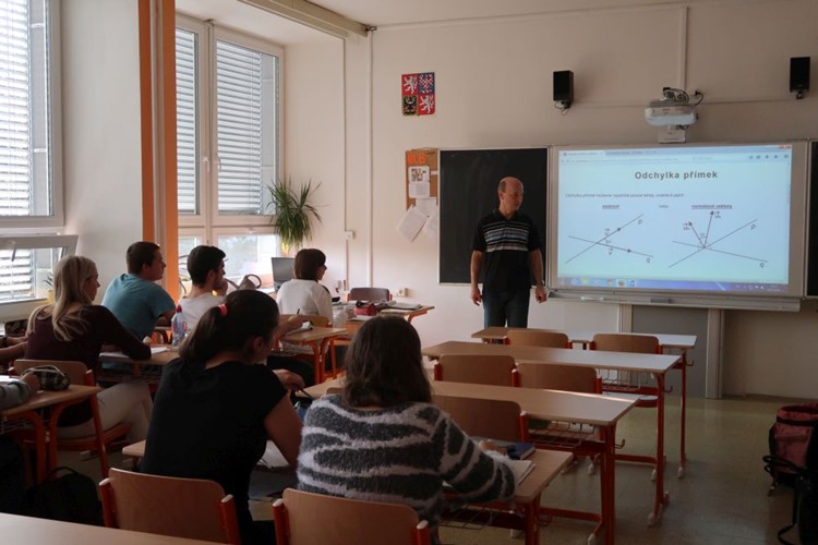 Díky nadaným studentům a Skupině ČEZ má Gymnázium Pardubice, Dašická novou technickou učebnu v hodnotě 200 tisíc korun
