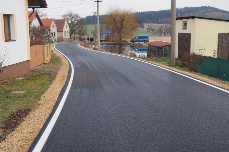 Mezi Vejvanovem a Terešovem se svezeme po zrekonstruované silnici