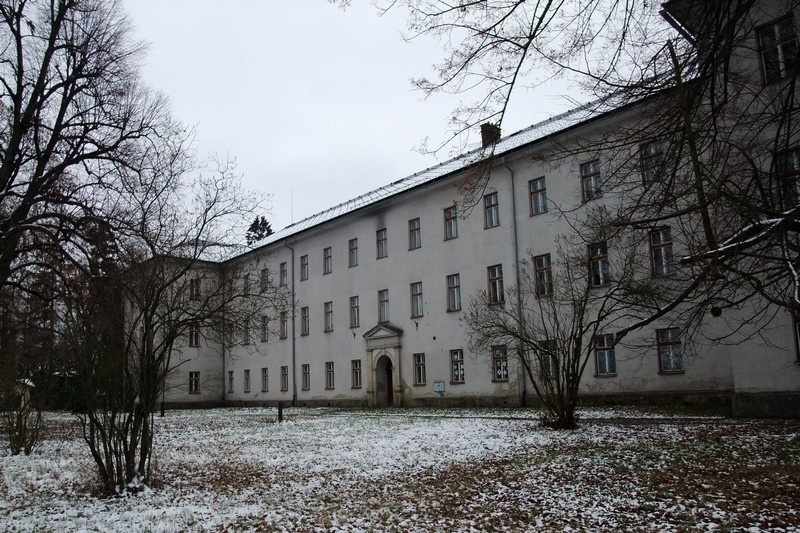 Budova bývalého diagnostického ústavu v Králikách.