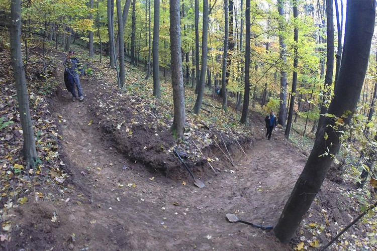 Singletrack a kyslíková cesta Mihaľov - Bardejov jsou před dokončením