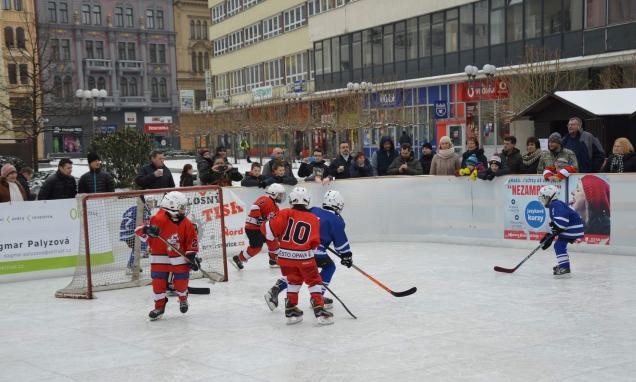 Hokejový turnaj a bruslení pro veřejnost v Opavě