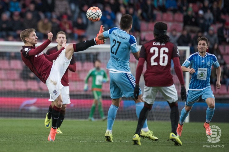 Sparťané díky trefám Šurala a Costy z prvního poločasu porazili Mladou Boleslav 2:0
