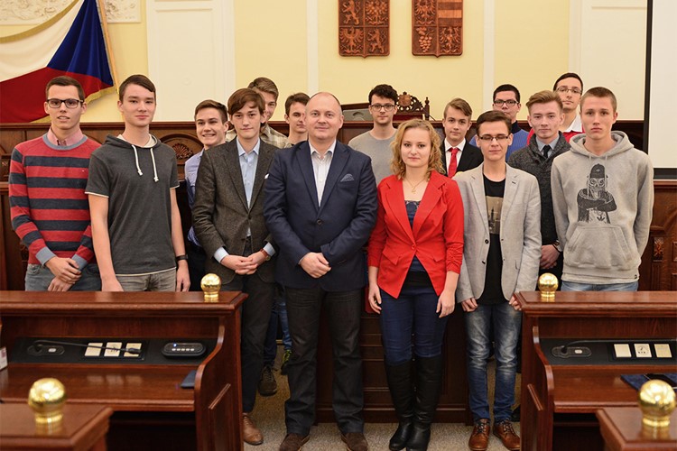 Michal Hašek se potkal s kandidáty na hejtmana. Mezi studenty je jich 17