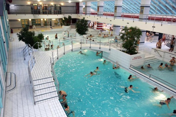 Za dobré vysvědčení zdarma do Aquacentra v Městských lázních