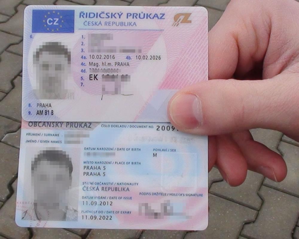 Doklady s cizími údaji. 