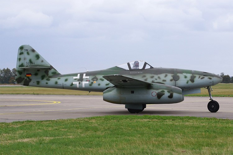 Proudový Messerschmitt na pardubickém nebi