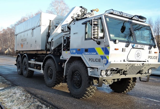 Unikátní nákladní vozidlo Tatra určené pro přepravu nebezpečného materiálu.
