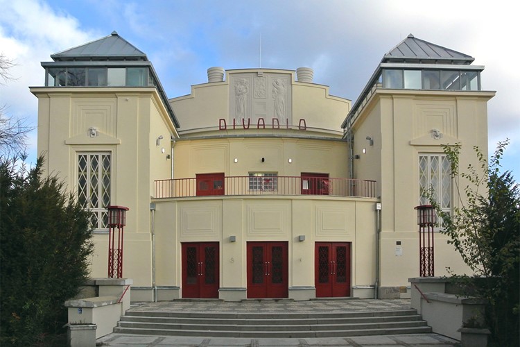 Kladno dokončilo rekonstrukci historické budovy Městského divadla 