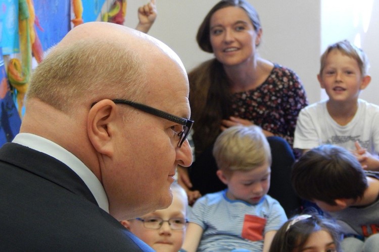 Ministr kultury četl dětem pohádku