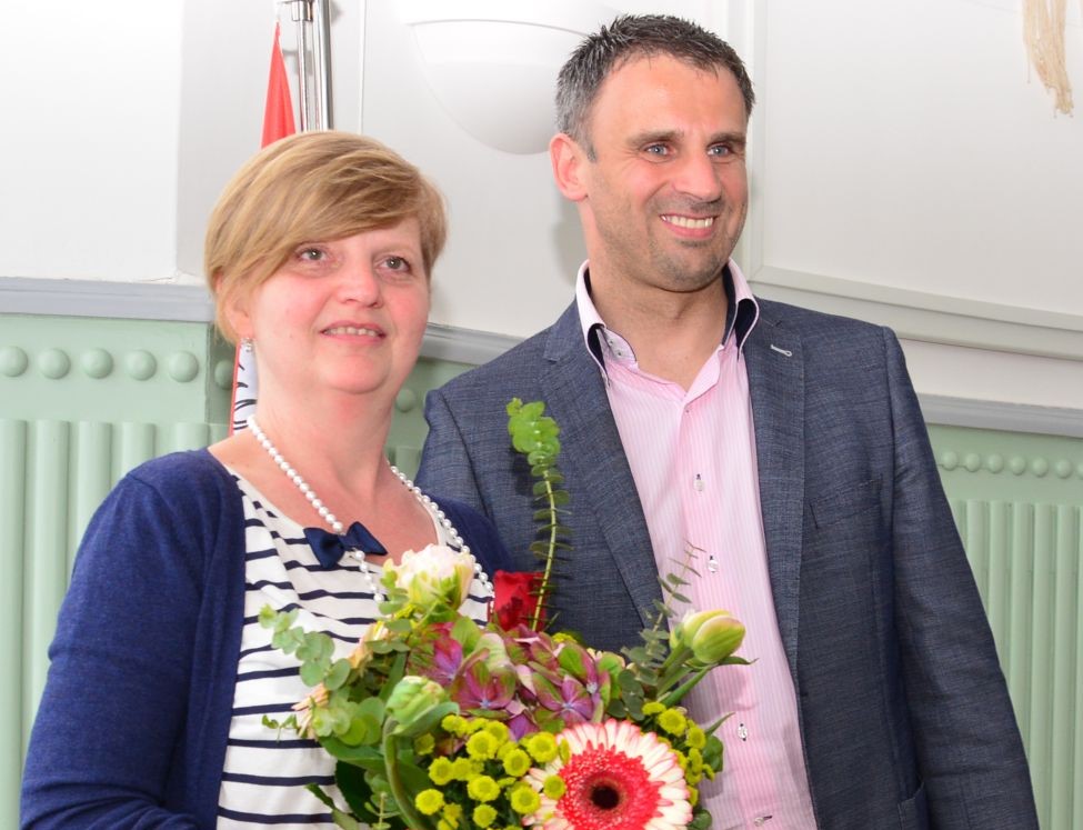 Vítězka soutěže Žena regionu Vanda Polívková s hejtmanem Jiřím Zimolou.