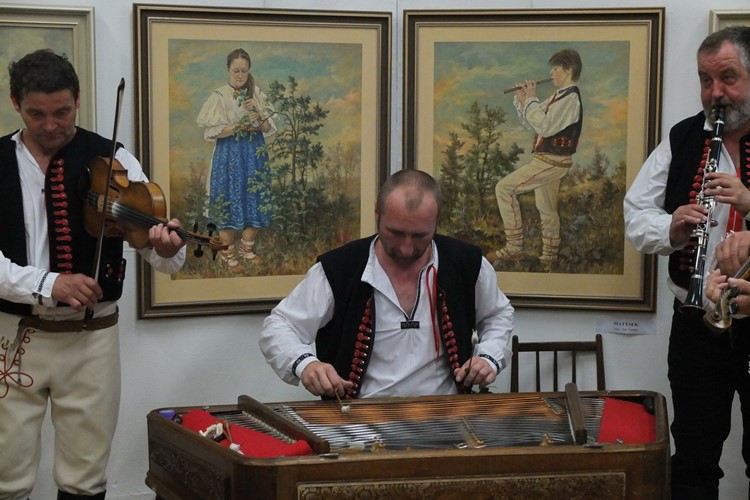 Výstava zájmové umělecké činnosti v hotelu Freud v Ostravici