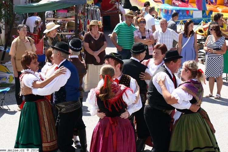 Černická pouť je za dveřmi! Návštěvníci se mohou těšit na živou muziku, atrakce i folklórní vystoupení