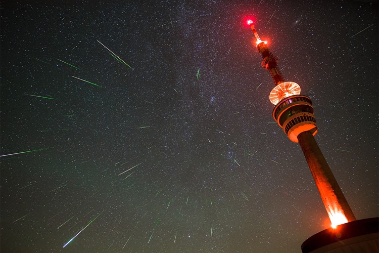 Titul Česká astrofotografie měsíce za srpen 2016 obdržel snímek   „Pradědovy Perseidy 2016“