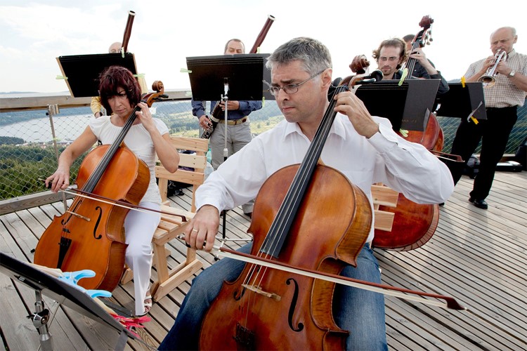 Filharmonie se netradičními koncerty sbližuje s mladým publikem