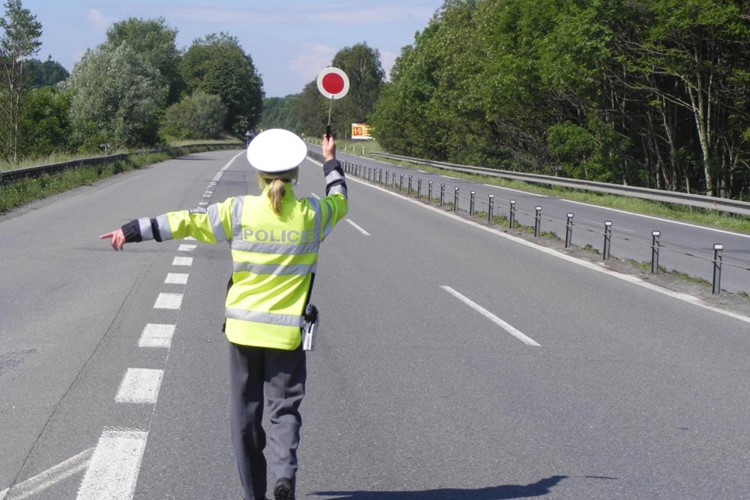 Řidič nákladního vozidla požíval kartu řidiče, který je již dva roky po smrti