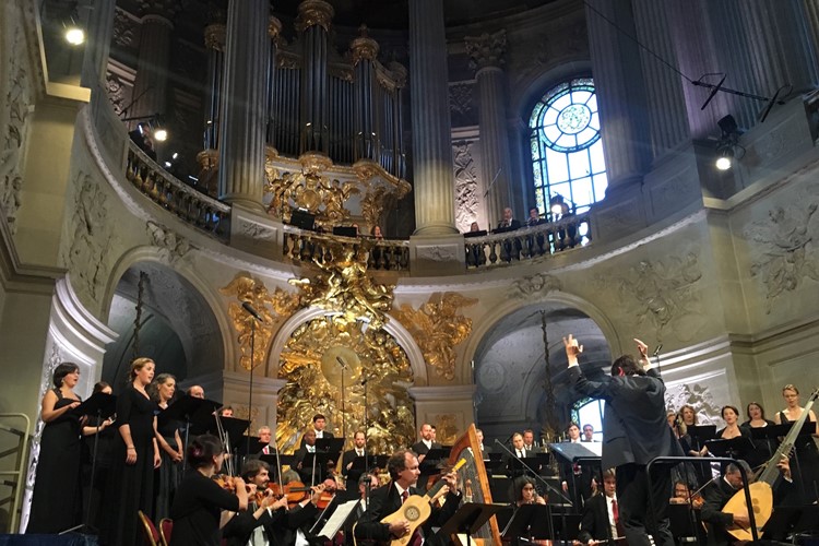 Luksovo Collegium 1704 se ve Versailles dočkalo neutichajícího aplausu