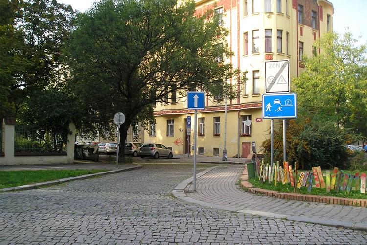 Úředníci ruší cykloobousměrky, lidé se bouří a podávají žalobu