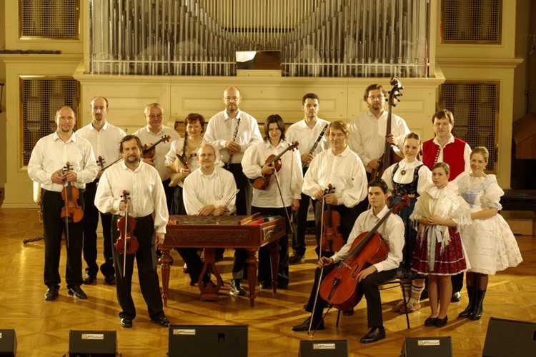 Valašské Meziříčí ožije folklórním festivalem Babí léto 2016