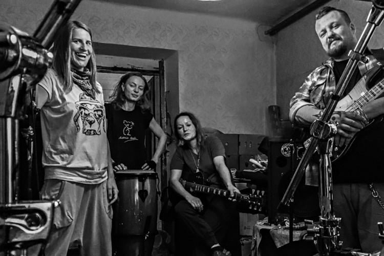 Znovuzrozená Gaia Mesiah vydává po deseti letech novinku a chystá se na TeleporTour 