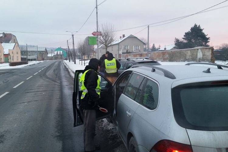 Policisté kontrolovali ve Šternberku řidiče
