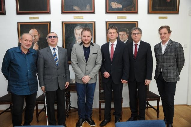 Světový klavírista Lukáš Vondráček navštívil opavskou radnici