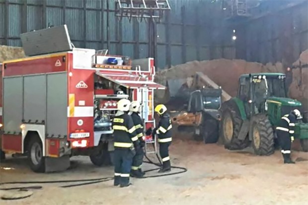 Milionová škoda na nakladači v Dyjákovicích
