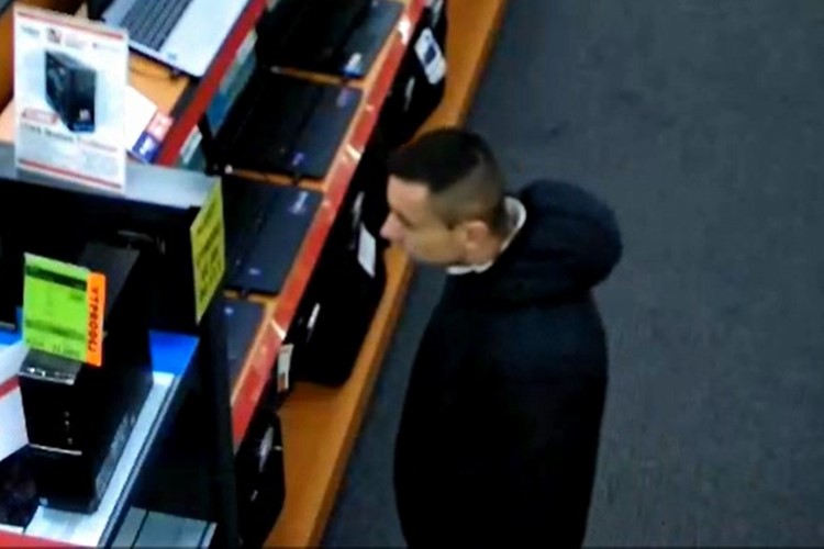 Krádež počítače – znáte muže?