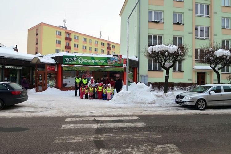 Přechod přes Pražskou ulici ve Vrchlabí je bezpečnější díky novému osvětlení