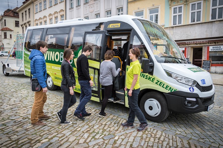 VOC Znojmo hledá průvodce do Vinobusu