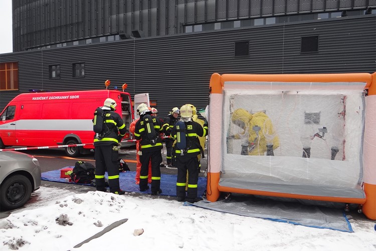 V hokejové hale Polárka ve Frýdku-Místku unikal amoniak a zranil obsluhu