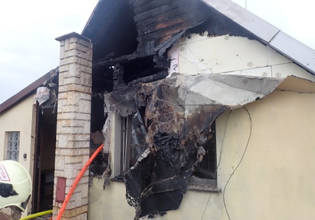 Požár střechy domku v Petrovicích u Karviné