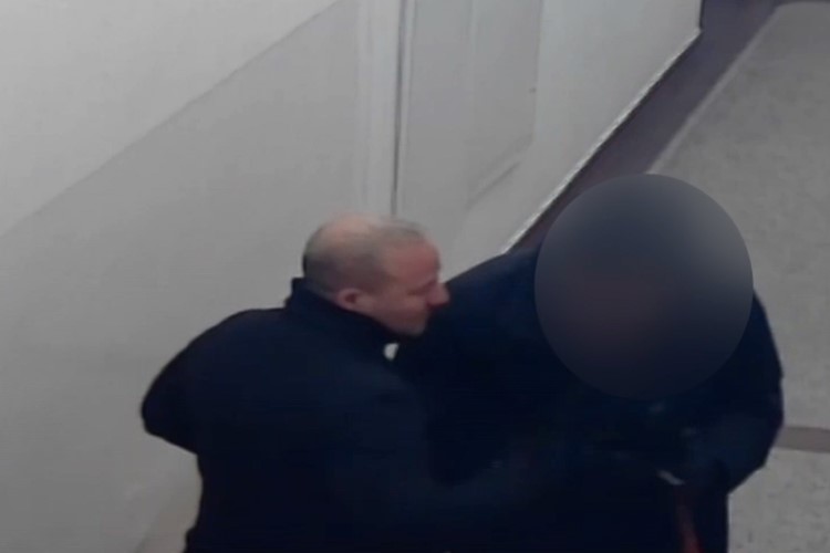 Z dobroděje se vyklubal lump