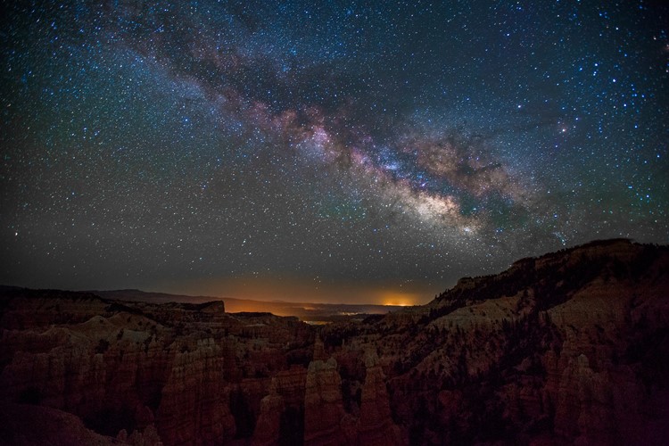 Byl objeven nový planetární systém s třemi planetami v obyvatelné zóně