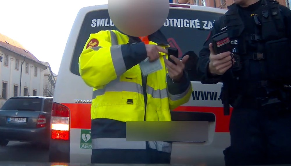 Výsledkem orientační dechové zkoušky byla víc jak jedna promile alkoholu v dechu kontrolovaného, a to i při opakovaných zkouškách.
